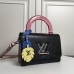 Bolso Louis Vuitton Twist MM con asa de plexiglás M56112