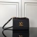 Louis Vuitton Twist Medium Bag M59887 Женские сумки из зернистой кожи Epi Twist MM