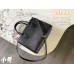 Louis Vuitton M45653 Kleine Onthego-Tragetasche mit Prägung in Schwarz