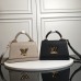 Louis Vuitton M57093 Bolsa preta com uma alça torcida