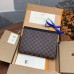 Louis Vuitton-Monogramm Eclipse Pochette Voyage Medium M41696