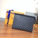 Louis Vuitton-Monogramm Eclipse Pochette Voyage Medium M41696