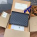 Louis Vuitton-Monogramm Eclipse Pochette Voyage Medium M41696