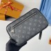 Louis Vuitton Damier Embreagem Kasai em Lona com Monograma Revestido com Grafite M42838