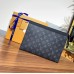 Louis Vuitton-Monogramm Eclipse Pochette Voyage Medium M61692