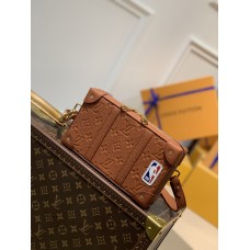 Louis Vuitton Weiche Trunk-Geldbörsentasche – M80549