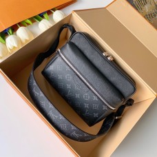 Bolso mensajero para exteriores Louis Vuitton M30233