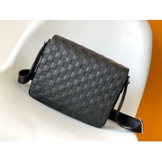 Louis Vuitton District Small Messenger Bag - Multicolor M42711