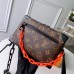 حقيبة Louis Vuitton MINI SOFT TRUNK - كلاسيكية باللونين الأسود والأبيض الأبيض مونوج M44480