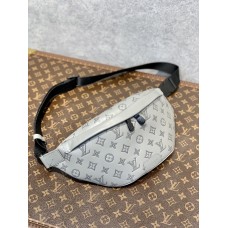 Louis Vuitton M46108 grijze Discovery heuptas met reliëf