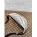 Louis Vuitton M46108 Riñonera Discovery en relieve gris